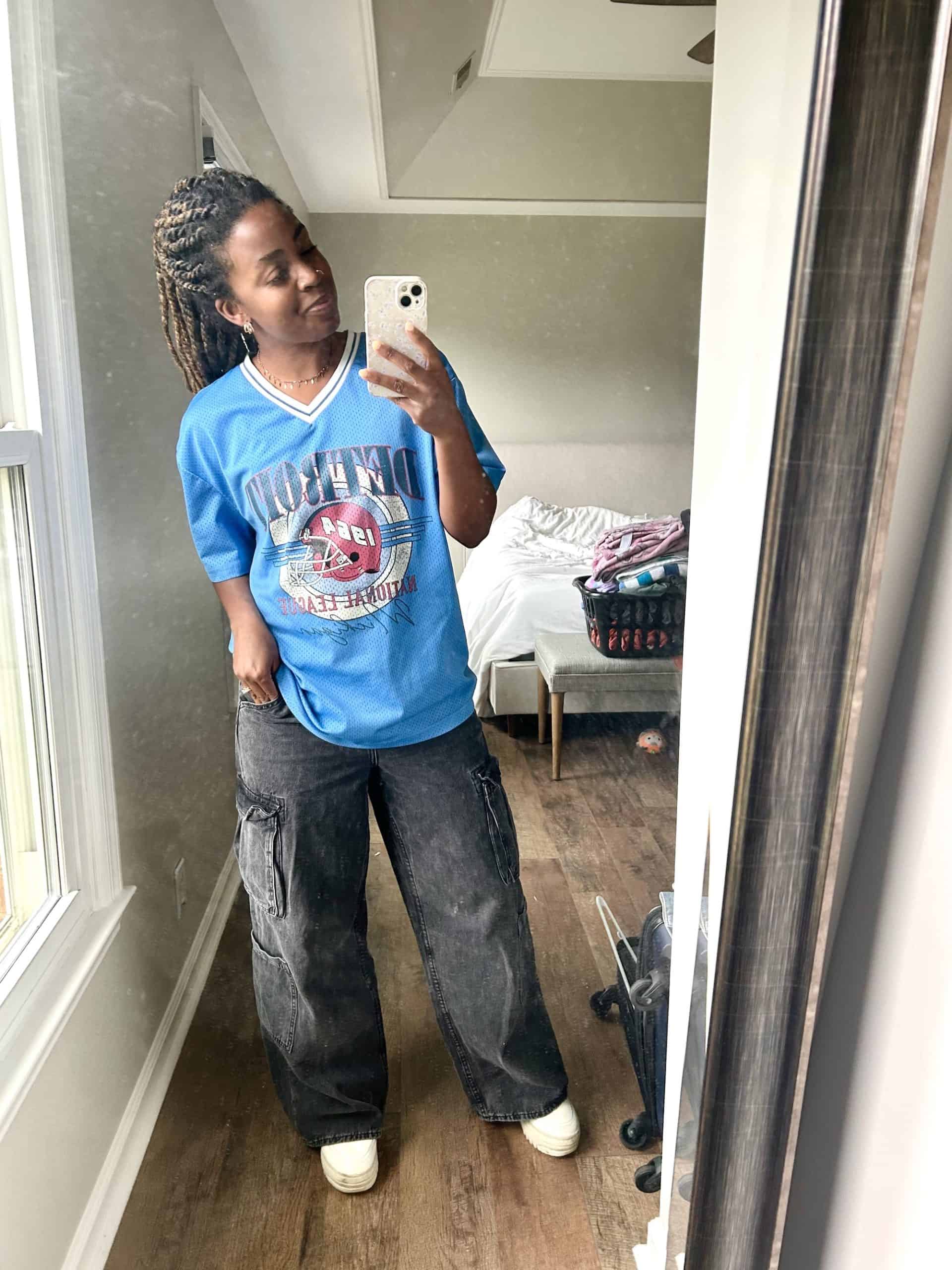 Cool mom fashion sporty outfit idea