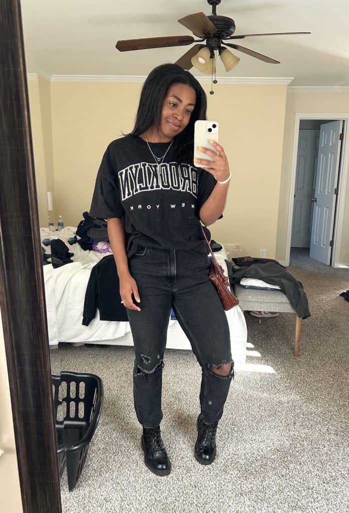 Trendy mom oversized tshirt outfit