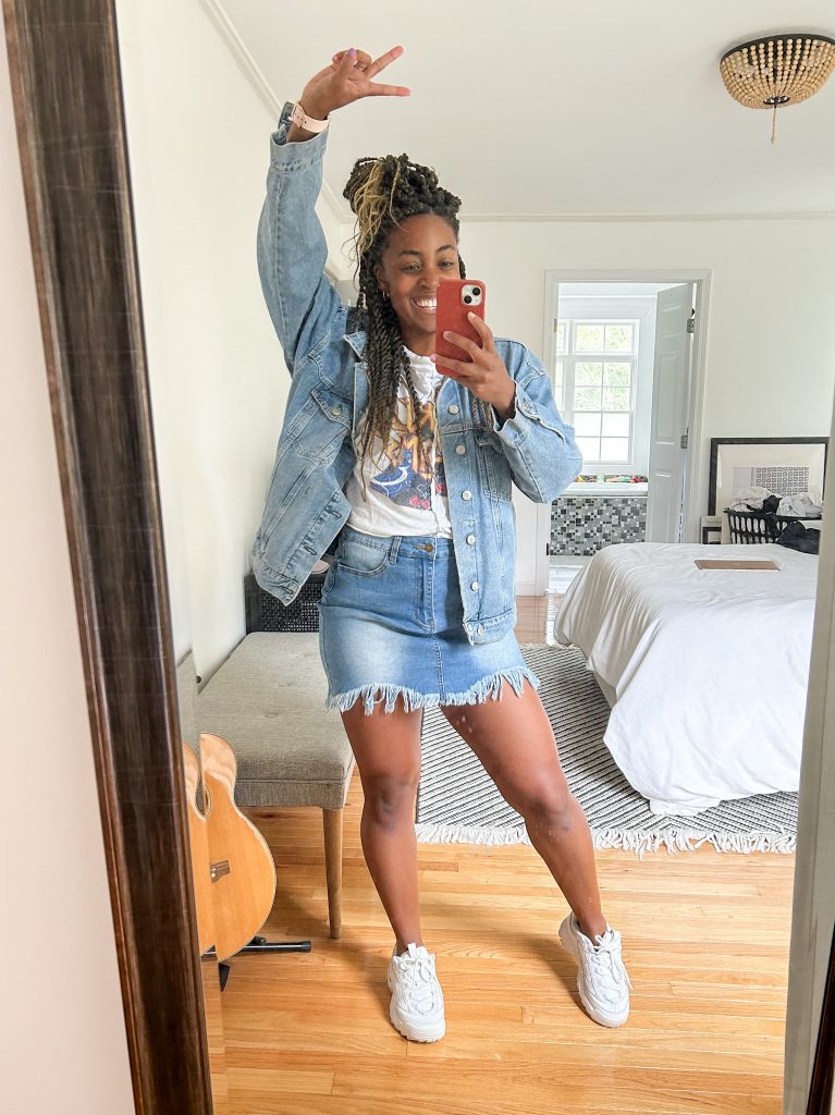 Tops to wear with a denim mini skirt