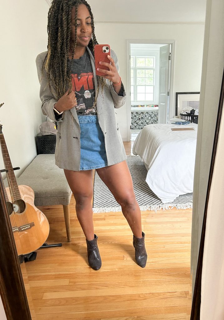 how to style a short denim skirt