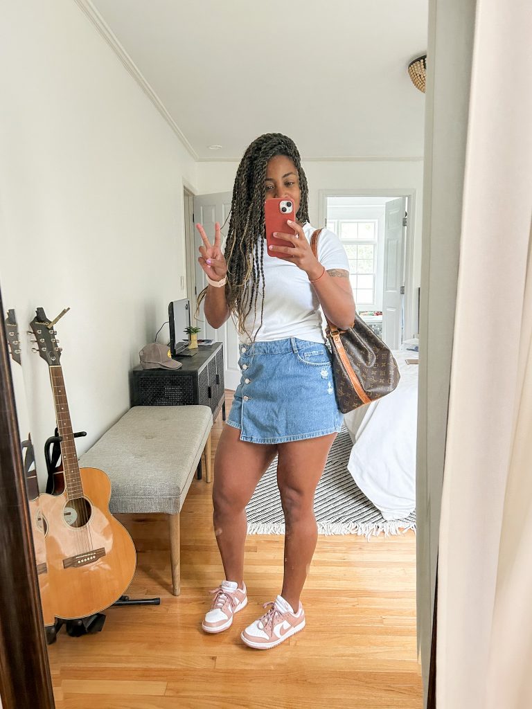 How to wear a denim mini skirt for moms
