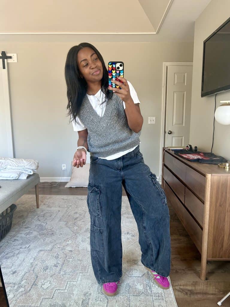 Spring outfits for moms: Cargo Jeans, a Vest and Fun Sneakers